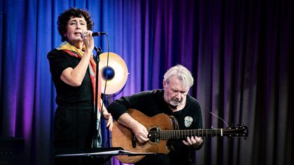 Eine vielseitige Premiere - Claus Boesser-Ferrari und Jutta Glaser setzen bei Enjoy Jazz Etel Adnans Lyrik in abstrakte Klangkulissen 