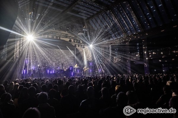 Vorweihnachtlicher Prog - Marillion: Fotos der Prog-Rocker live im Haus Auensee in Leipzig 