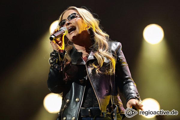 Mit Leidenschaft - Anastacia: Bilder der Sängerin live bei der Night of the Proms 2023 in Mannheim 