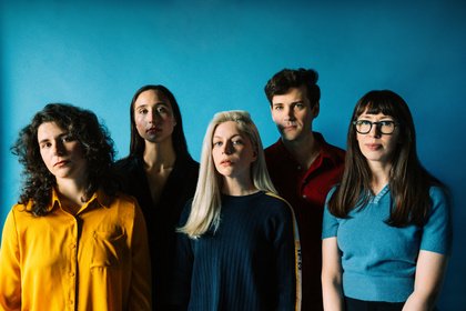 Musik zum Abheben - Die Indie-Pop-Band Alvvays spielt im Sommer 2024 drei Deutschlandkonzerte 