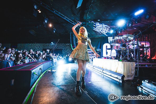 Viel Energie - 'The Good Witch Comes To Europe': Bilder von Maisie Peters live in Frankfurt 