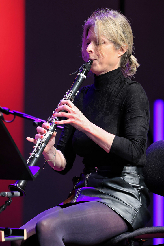 Mikis Takeover Ensemble mit Stefanie Heinzmann (live in Ludwigshafen, 2024)