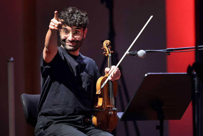 Mikis Takeover Ensemble mit Stefanie Heinzmann (live in Ludwigshafen, 2024)