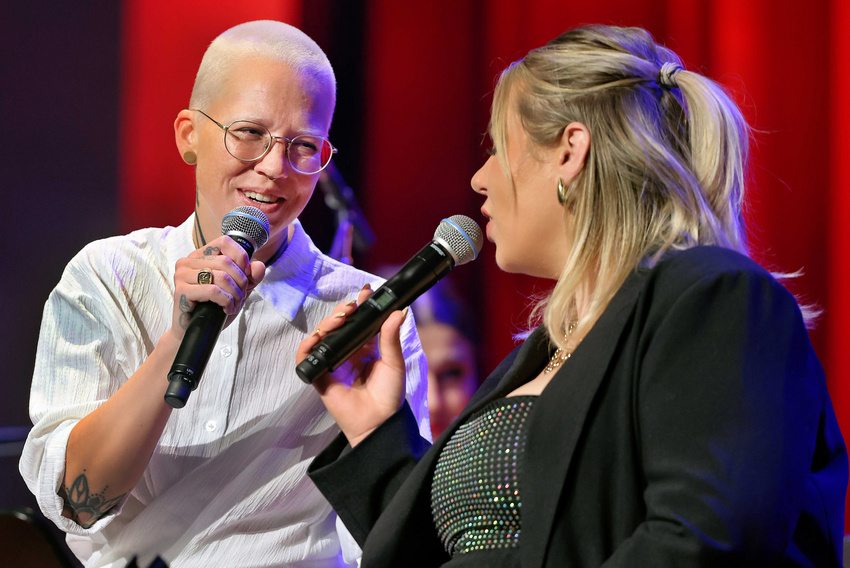 Laute und leise Töne - Mikis Takeover Ensemble und Stefanie Heinzmann versetzen Ludwigshafen in Ekstase 