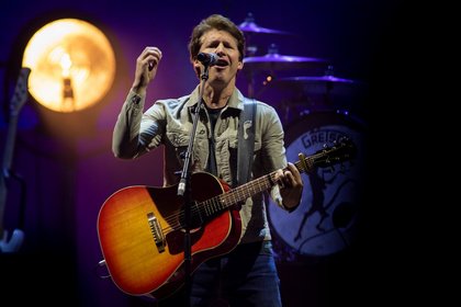 Mit Leidenschaft - Gefühlvoll: Fotos von James Blunt live in der SAP Arena in Mannheim 