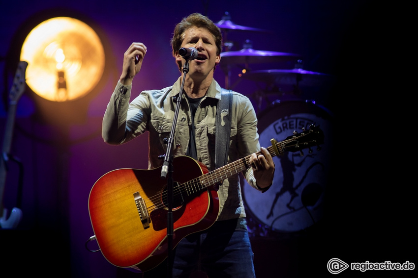 Mit Leidenschaft - Gefühlvoll: Fotos von James Blunt live in der SAP Arena in Mannheim 