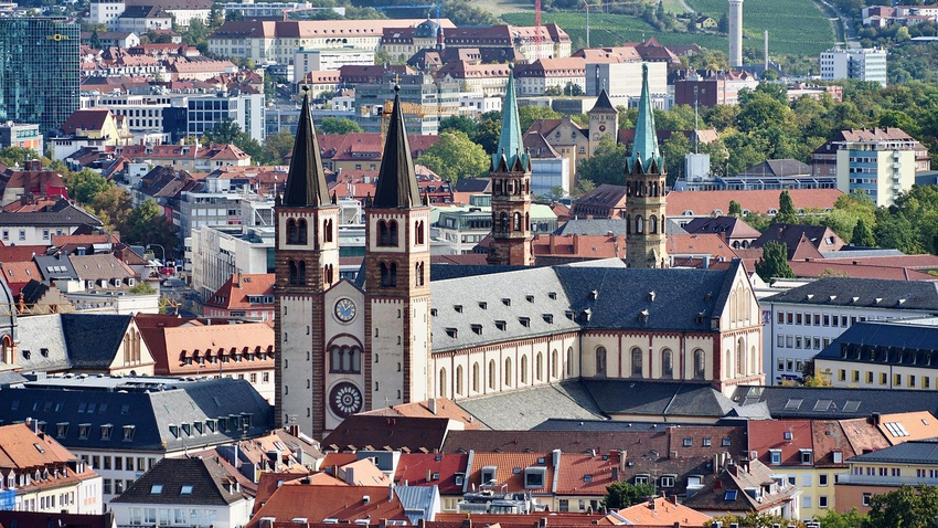 Der Blick auf Würzburg von einem der umliegenden Hügel aus ist ein absolutes Highlight.