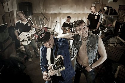 HOLE FULL OF LOVE -A Tribute to 70’s AC/DC-