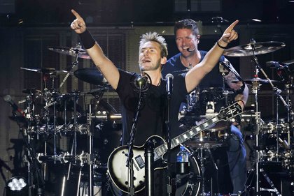 Mitsingen angesagt - Nickelback feiern in Frankfurt mit ihren Fans eine launige Rock-Party 