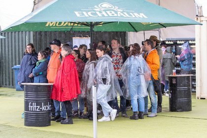 Gute Laune trotz Mistwetter - Regen-Impressionen vom Samstag beim Maifeld Derby 2024 