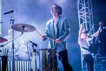 Wer feiert hier wen? - Euphorisches Wiedersehen: Die Giant Rooks begeistern beim Zeltfestival Rhein-Neckar 