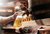 Holzfass Happy Hour