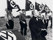 Hakenkreuze am Altar – Über die Rolle der Kirchen im NS-Regime
