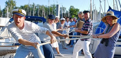 Pack die Badehose ein….die UTOBIA–Sommer-Impro Shows 2026