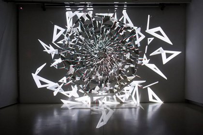 Ausstellung: Lichtobjekte und Projektionen von László Zsolt Bordos