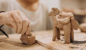 Samstags im Museum: „Vom Ton zum Tier“. Arbeiten mit Ton für Groß und Klein