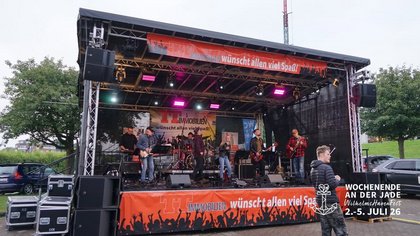 Musikprogramm auf der Hafenbühne I Wochenende an der Jade 2026