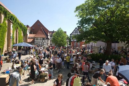 FLOHMARKT auf dem Johanniskirchhof