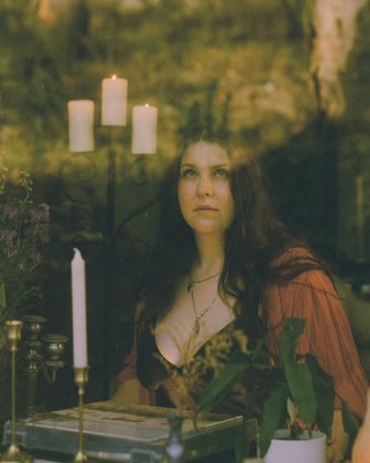 WOMEN IN (E)MOTION: MELODY POOL