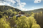 Wandern unter weiß-blauem Himmel: Durch den Hirschwald zur Wiesn-Kirwa Hohenburg