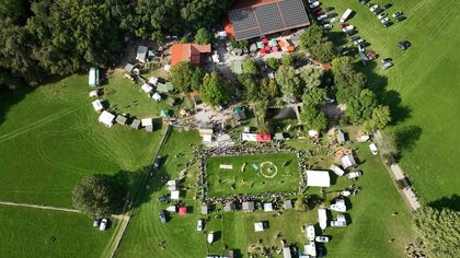 Bauern- & Handwerkermarkt (11:00-18:00) und Weinfest (18:00 -22:00)