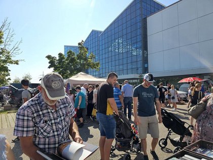 Herbstmarkt & Fooodtrucks&Trödel beim XXXLUTZ/HIENDL Neuötting zum Verkaufsoffenen Sonntag ab 12 Uhr