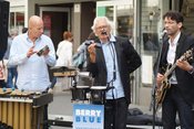 Musikalischer Wochenmarkt mit dem Berry Blue Trio