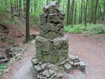 Geführte Wanderung mit wunderschönen Ausblicken auf das Elbtal in die kunsthistorische Vergangenheit von Dresden-Pillnitz.