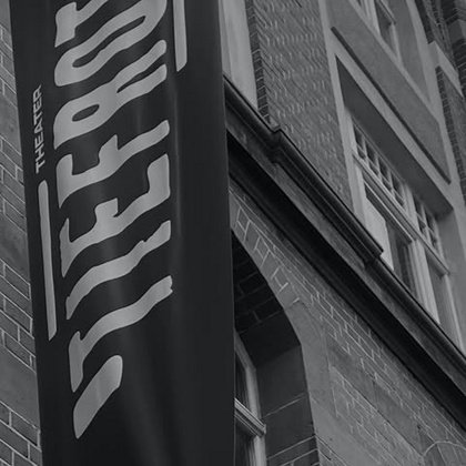 Theater Tiefrot