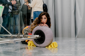Biting - Performance von Selin Davasse