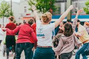 Festivaleröffnung „AUS DER REIHE TANZEN“