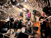 VETINARIS GROOVE In Concert