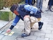 Verlegung von Stolpersteinen