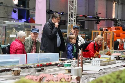 „Zurück in die Zukunft“ – Sonderfahrplan auf der Modelleisenbahn