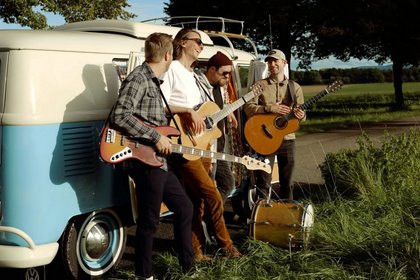 Aleksi und Band Feel-Good-Folkpop