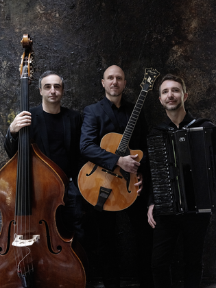 Acoustic Caravan: Nomen est Omen!