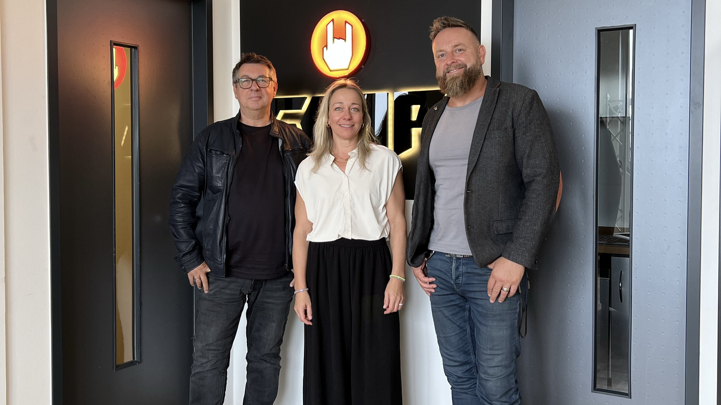 Warner Music verkauft Merchandise-Händler EMP an whynow