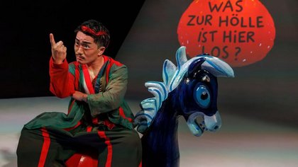 HIER KOMMT KEINER DURCH! | Tanzstück von Leander Veizi | Nach dem Bilderbuch von Isabel Minhós Marti