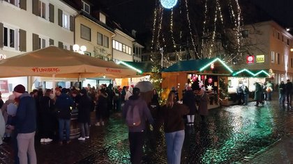 Eröffnung Weihnachtsmarkt Freiburg mit Tuniberg Wein - Glühweinstand