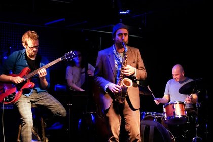 Konzert (Jazz): James Crutchfield & Henrik Walsdorff Quartett
