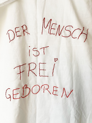 Raumninstallation "frei geboren" von Monika Callies im Artefactum 05.11.2026 um 18 Uhr Vernissage am Artefact