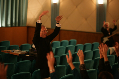 Sonntag. 25.Okt. 26 Matinee. Einlass nur mit Anmeldung. Spende vorab erbeten. Infos, Bilder, Trailer -> www.vestalfilm.de