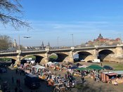 Elbeflohmarkt in Dresden an der Albertbrücke
