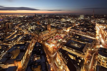 Historischer Weihnachtsmarkt auf dem Hamburger Rathausmarkt 2026