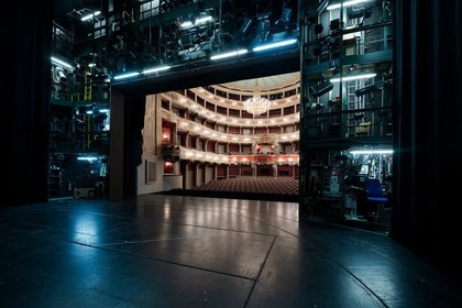 THEATERFÜHRUNG