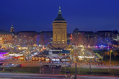 Mannheimer Weihnachtsmarkt am Wasserturm