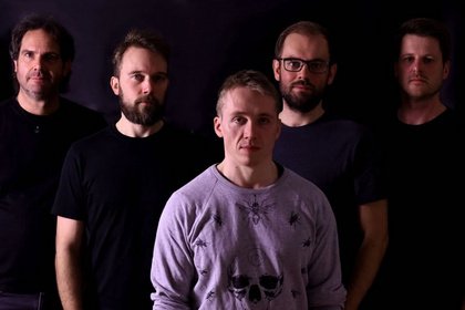 Duke Box - Genesis Tribute - im Vier Peh