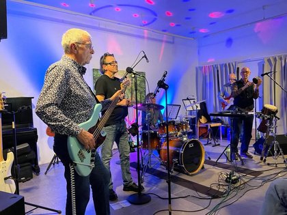 to hoop - Blues Session / Opener: Grey and Blue Blues Band