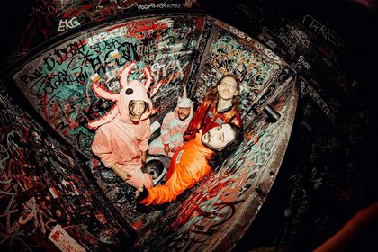 MOTHER'S CAKE + Support: KOMET GAMMAGAMMA | Schaubude im Hinterhof