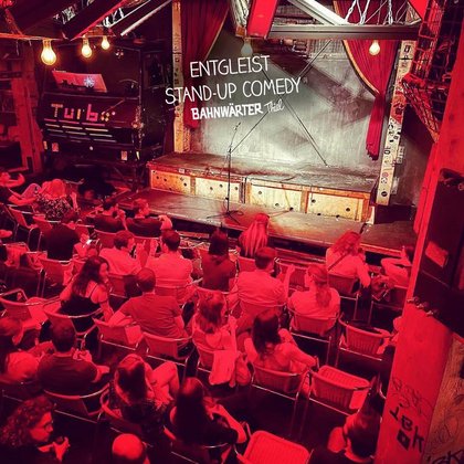 Entgleist! Stand-Up Comedy im Bahnwärter Thiel [Eintritt frei]